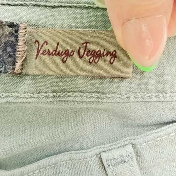 PAIGE Light Gray Verdugo Vegan Skinny Denim Jeans Size 28 Minimalist Casual - Picture 4 of 9